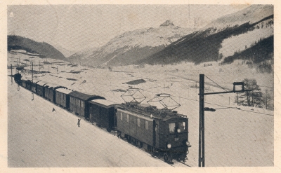 Zug mit RhB Ge 4/6 351